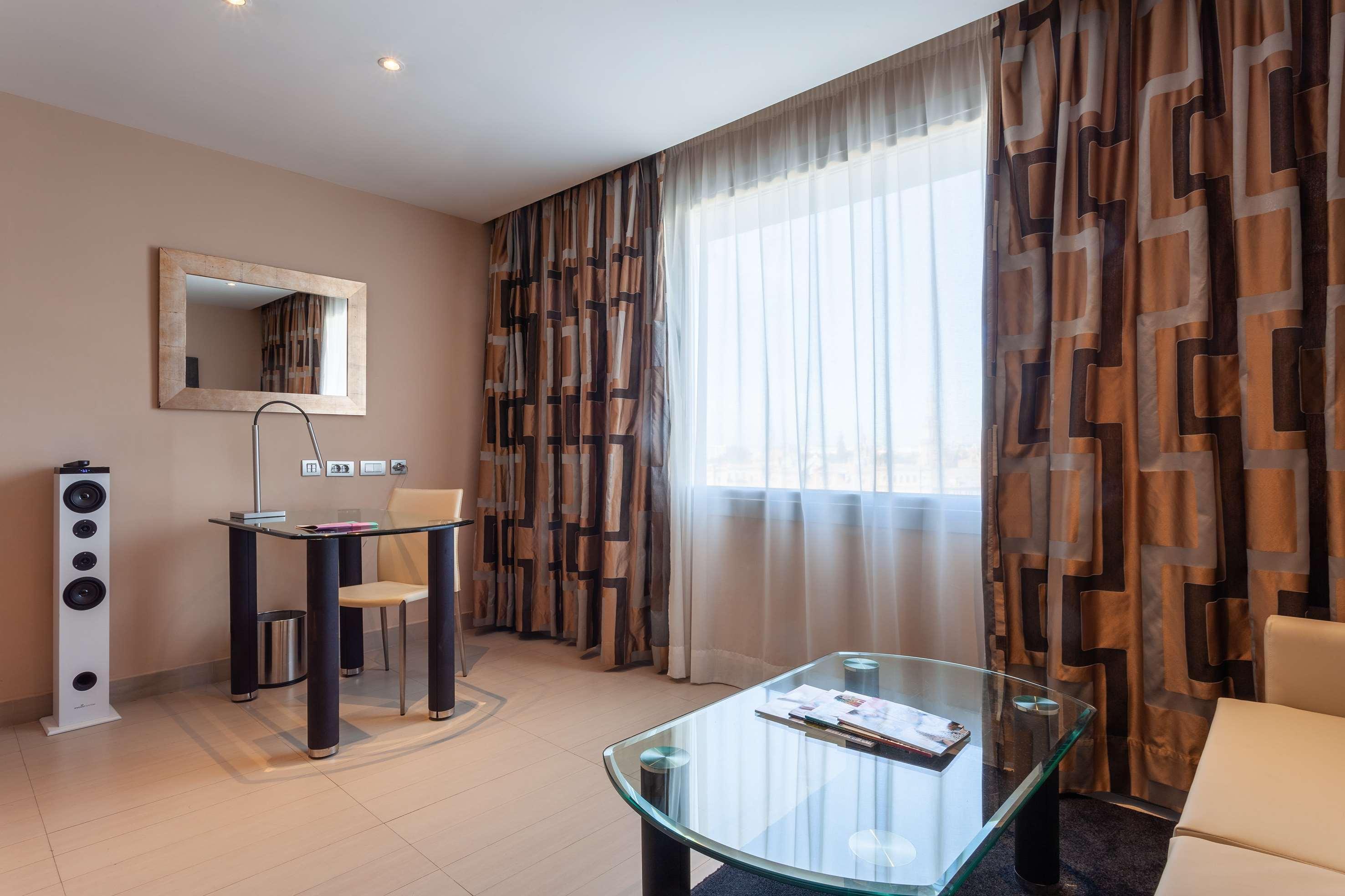 The Level At Melia Sevilla Екстер'єр фото